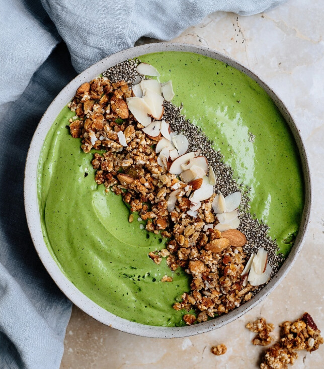 My Favorite 10-Minute Emerald Mango Power Bowl (The Perfect DASH Diet Breakfast Recipe!)